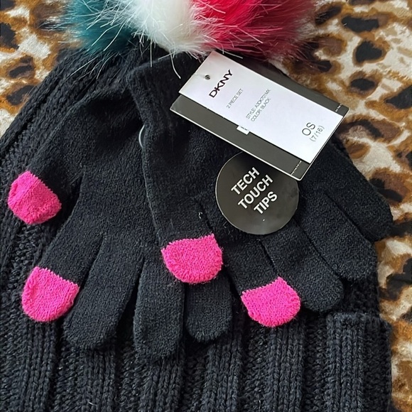 Brand New DKNY Black Knit Hat & Touchscreen Gloves Set Multicolored Faux Fur Pom - Picture 5 of 13
